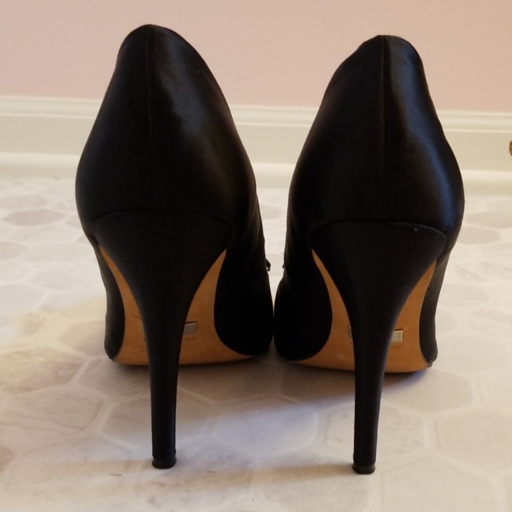 Badgley Mischka black stilettos w/ bow - Picture 2 of 7